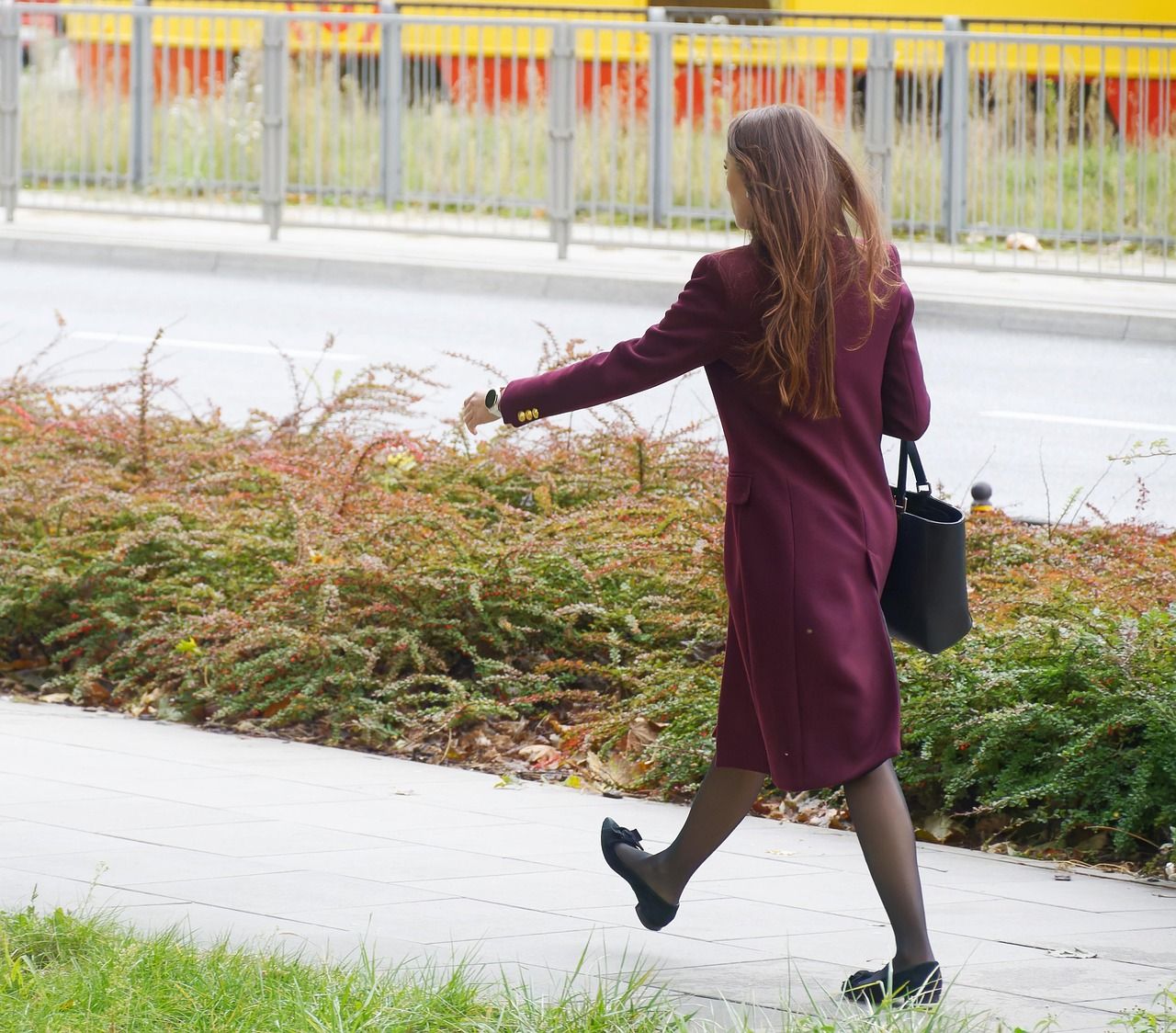 découvrez l'impact environnemental de la fast fashion et ses conséquences sur la planète. apprenez comment réduire votre empreinte écologique grâce à des choix de consommation responsables.