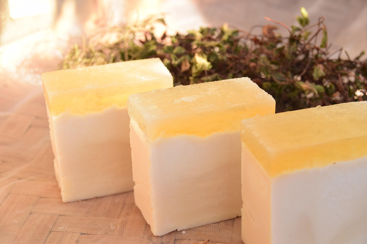 découvrez nos savons faits maison, naturels et artisanaux, pour une peau douce et respectueuse de l'environnement.
