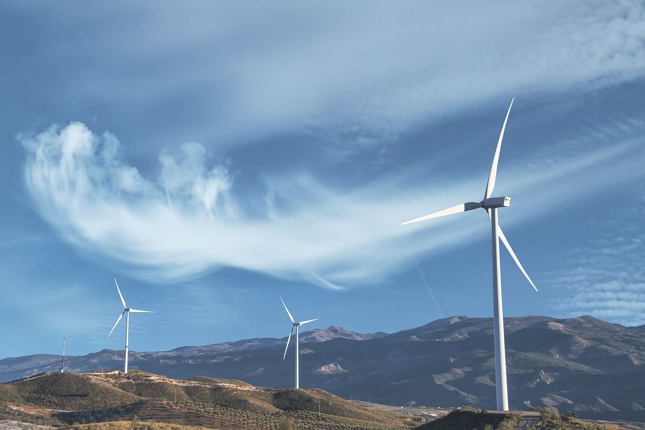 découvrez l'énergie marémotrice, une source d'énergie renouvelable durable qui exploite la puissance des marées pour générer de l'électricité. apprenez comment cette technologie innovante contribue à la transition énergétique et réduit les émissions de carbone.