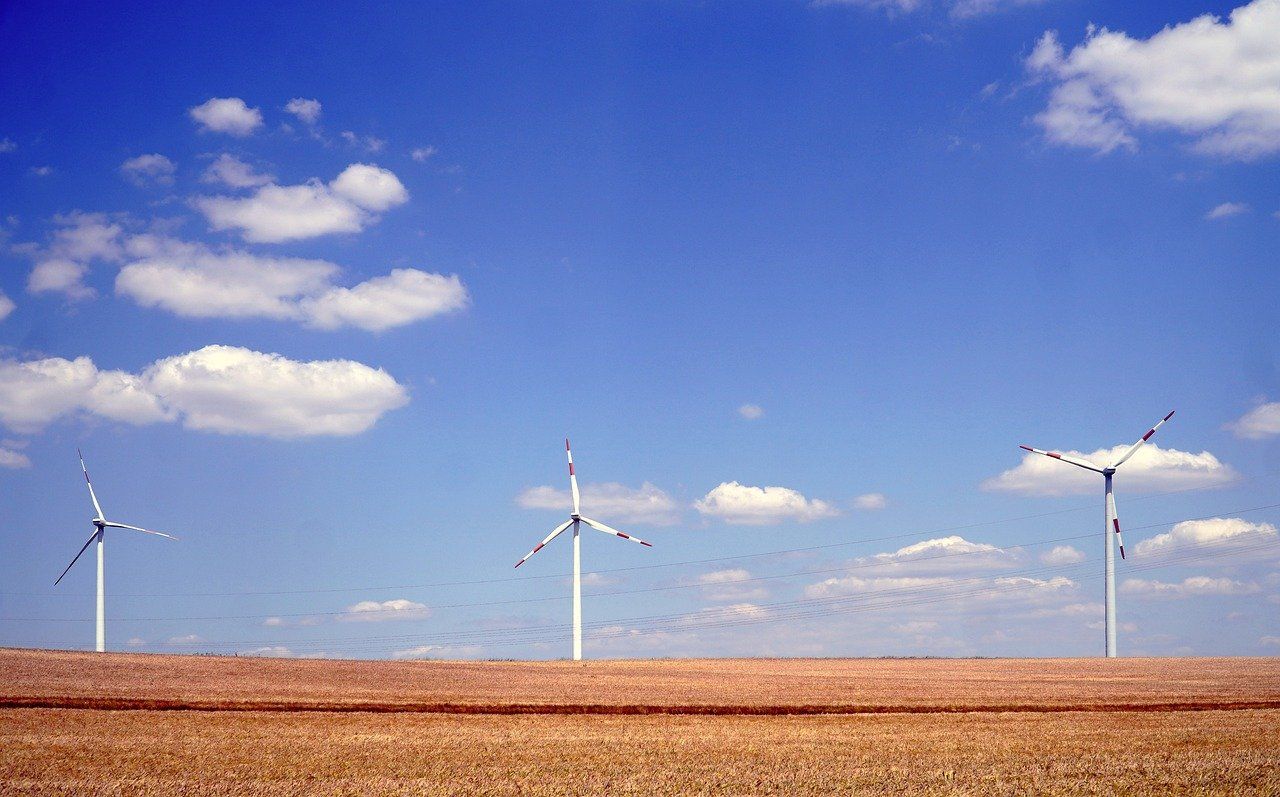 découvrez comment la transition énergétique transforme notre avenir, en passant des énergies fossiles aux sources renouvelables. explorez les stratégies, technologies et initiatives clés qui façonnent un monde durable et respectueux de l'environnement.
