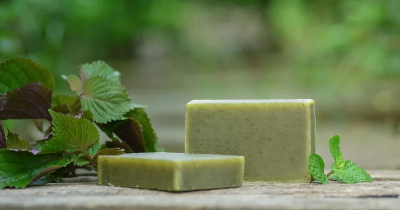 Une recette de savon solide maison vraiment facile (et mesurée)