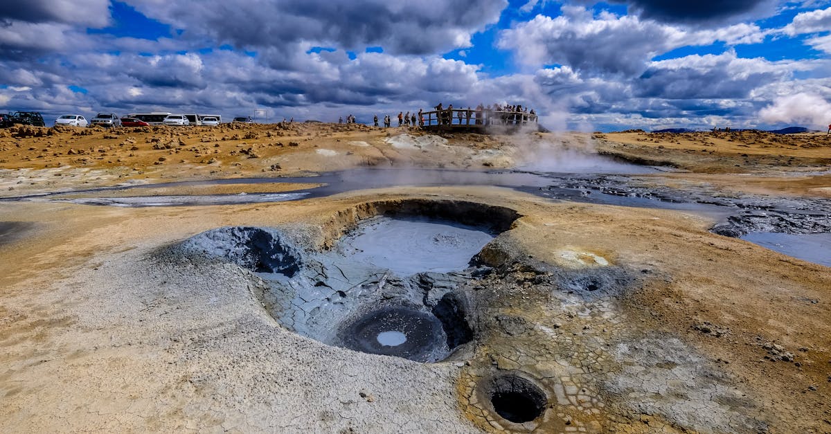 découvrez l'énergie géothermique, une source d'énergie renouvelable et durable qui exploite la chaleur de la terre. apprenez comment cette technologie innovante contribue à la transition énergétique en réduisant les émissions de carbone et en offrant des solutions efficaces pour le chauffage et la production d'électricité.