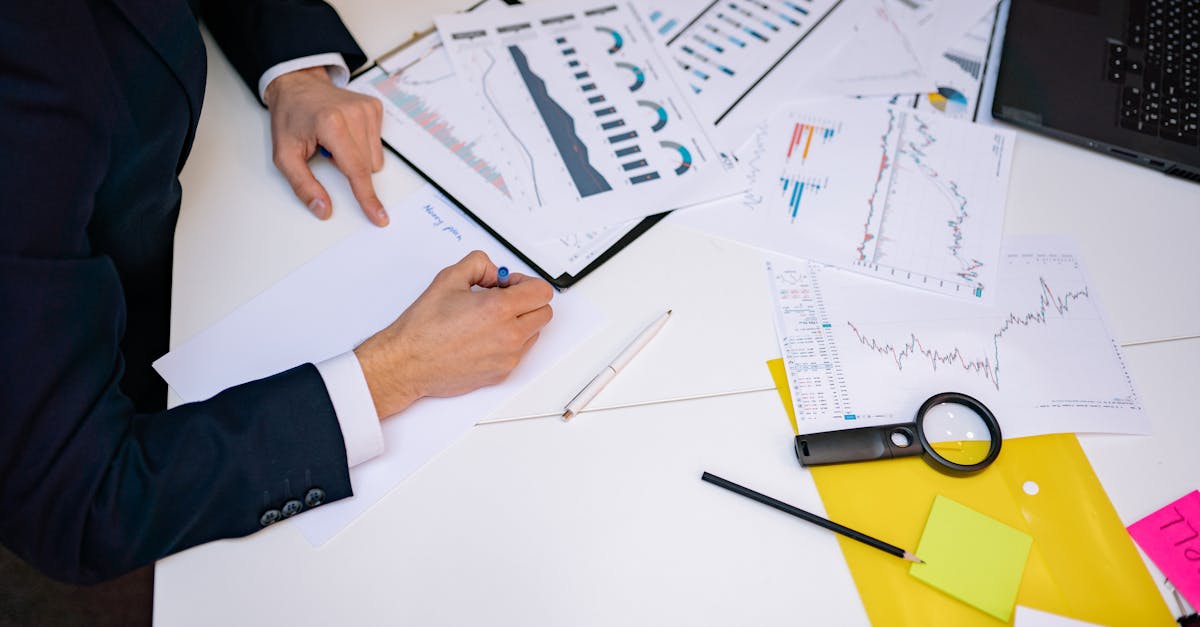 découvrez la dynamique de l'économie collaborative, un modèle innovant qui favorise le partage et la mutualisation des ressources entre particuliers. explorez comment cette approche révolutionne nos modes de consommation et de production tout en renforçant les liens sociaux.